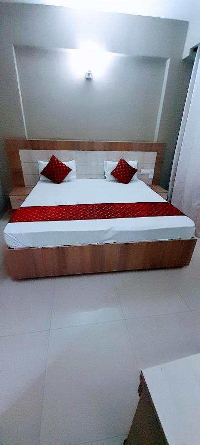 Shridham Holiday Vrindāvan Εξωτερικό φωτογραφία